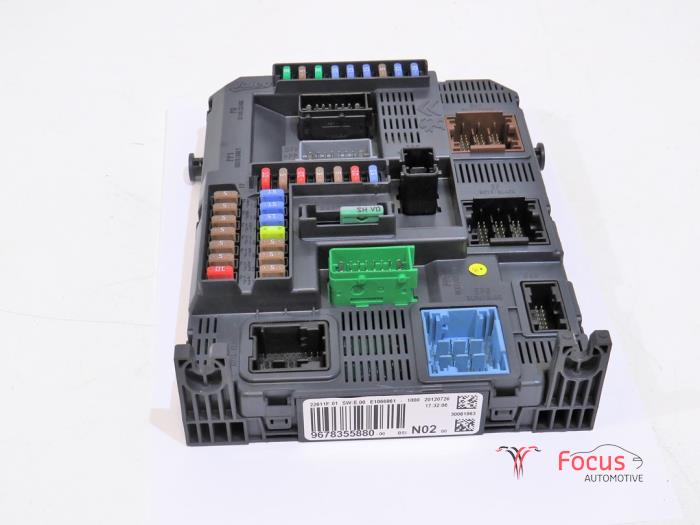 Fuse box Peugeot 208 I 1.2 Vti 12V PureTech 82 22611F VALEO
