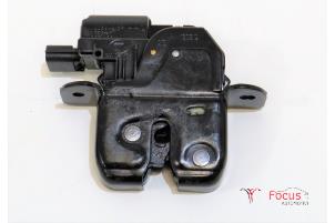 Used Tailgate lock mechanism Renault Captur (2R) 1.2 TCE 16V EDC Price € 13,99 Margin scheme offered by Focus Automotive