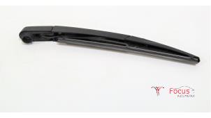 Used Rear wiper arm Renault Captur (2R) 1.2 TCE 16V EDC Price € 8,95 Margin scheme offered by Focus Automotive