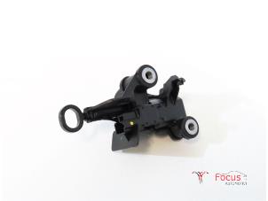 Used Tank flap lock motor Peugeot 108 1.0 12V VVT-i Price € 20,00 Margin scheme offered by Focus Automotive