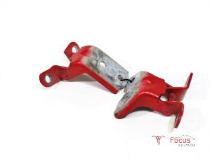 Used Front door hinge, right Kia Picanto (TA) 1.2 16V Price € 15,00 Margin scheme offered by Focus Automotive