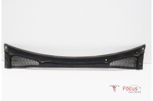 Used Cowl top grille Renault Clio IV (5R) 1.5 dCi 75 FAP Price € 20,00 Margin scheme offered by Focus Automotive