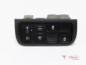 Used Light switch Kia Rio III (UB) 1.1 CRDi VGT 12V Price € 9,95 Margin scheme offered by Focus Automotive