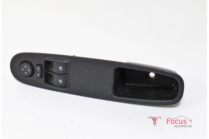 Usados Interruptor combinado de ventanillas Fiat Punto Evo (199) 1.2 Euro 5 Precio € 25,00 Norma de margen ofrecido por Focus Automotive