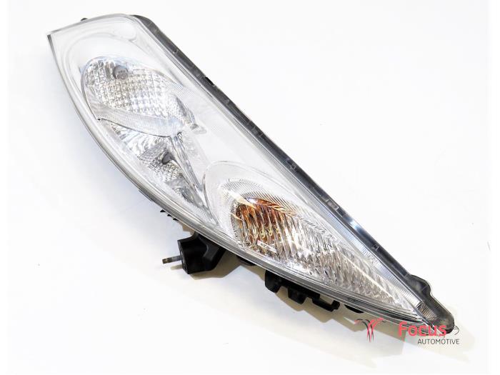 Używane Reflektor prawy Nissan Juke (F15) 1.5 dCi Cena € 125,00 Procedura marży oferowane przez Focus Automotive