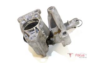 Used Gearbox mount Renault Scénic III (JZ) 1.6 16V Price € 25,00 Margin scheme offered by Focus Automotive