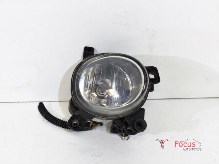 Fog light, front right from a Audi A1 (8X1/8XK) 1.6 TDI 16V 2011