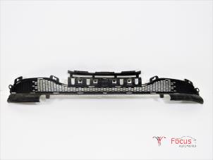 Used Front bumper, central component Peugeot 208 I (CA/CC/CK/CL) 1.6 Vti 16V Price € 25,00 Margin scheme offered by Focus Automotive