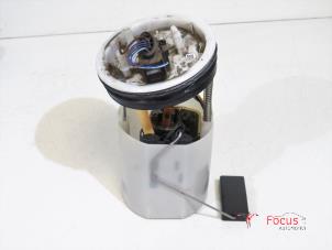 Usados Bomba eléctrica de combustible Volkswagen Polo V (6R) 1.0 12V BlueMotion Technology Precio € 25,00 Norma de margen ofrecido por Focus Automotive