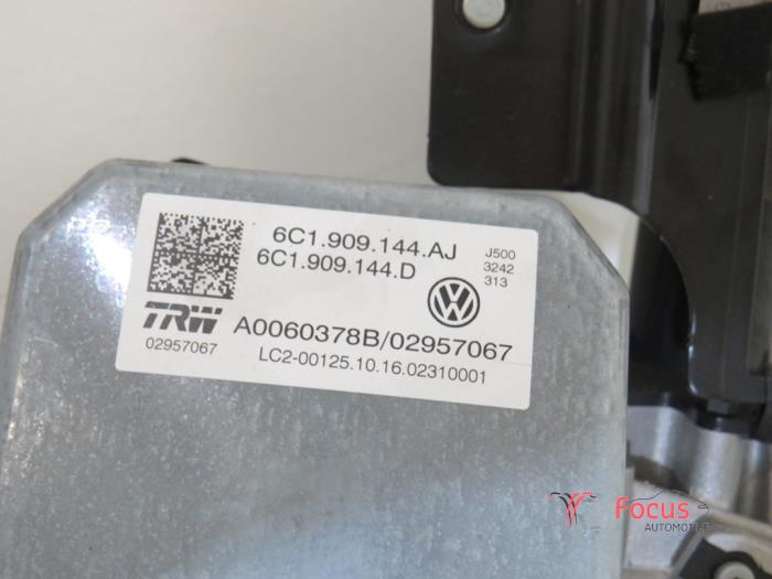 Bomba de dirección asistida de un Volkswagen Polo V (6R) 1.0 12V BlueMotion Technology 2017