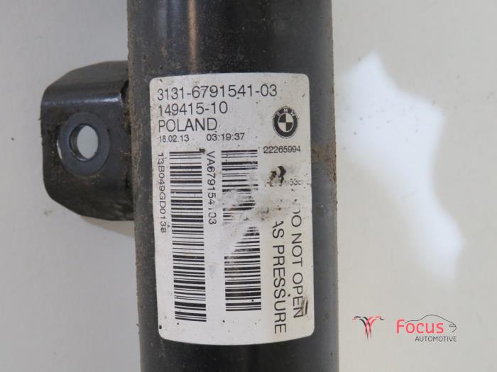 Front shock absorber rod, left from a BMW 1 serie (F20) 116d 2.0 16V 2013