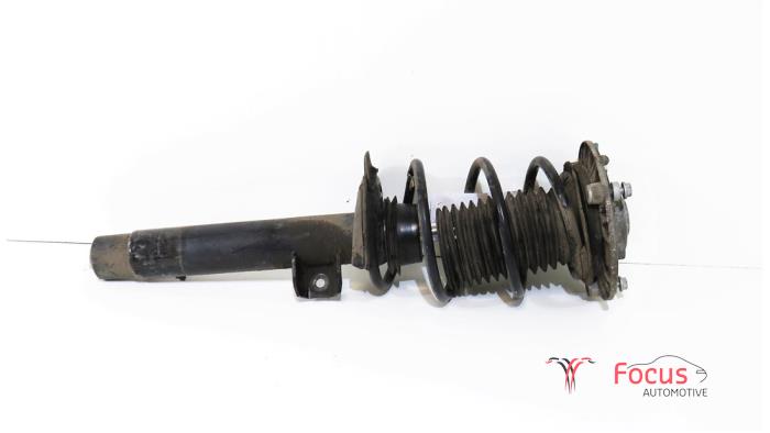 Front shock absorber rod, left from a BMW 1 serie (F20) 116d 2.0 16V 2013