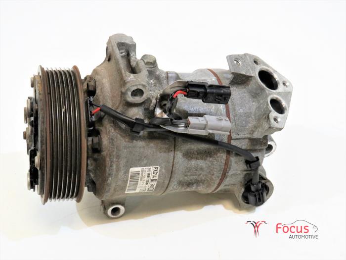 Usagé Pompe clim Renault Megane IV (RFBB) 1.3 TCE 100 16V Prix € 70,00 Règlement à la marge proposé par Focus Automotive