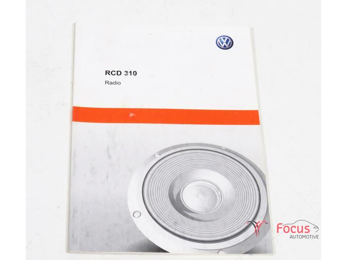 Radio CD player from a Volkswagen Polo V (6R) 1.6 TDI 16V 90 2011
