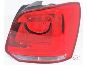 Usados Luz trasera derecha Volkswagen Polo V (6R) 1.2 12V BlueMotion Technology Precio € 35,00 Norma de margen ofrecido por Focus Automotive