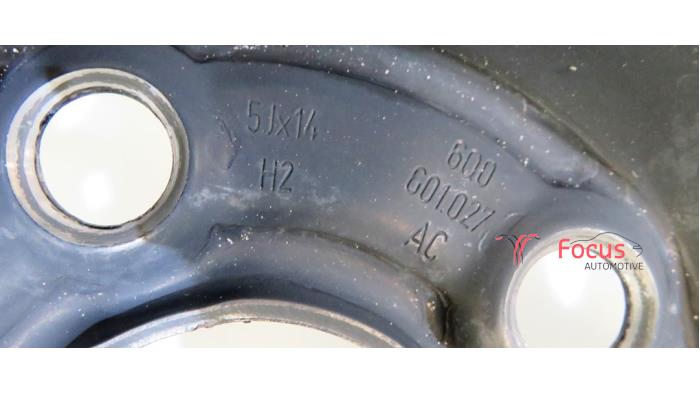 Jante + pneu d'hiver d'un Volkswagen Polo V (6R) 1.2 12V BlueMotion Technology 2012