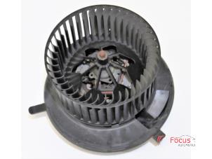 Usados Motor de ventilador de calefactor Volkswagen Caddy III (2KA,2KH,2CA,2CH) 1.6 TDI 16V Precio € 35,00 Norma de margen ofrecido por Focus Automotive