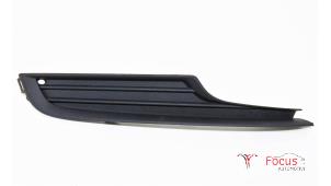 Used Front bumper, right-side component Volkswagen Golf VII (AUA) 1.6 TDI 16V Price € 15,00 Margin scheme offered by Focus Automotive