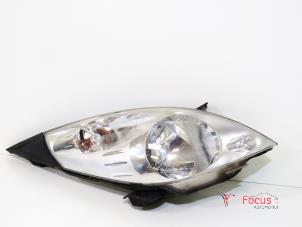 Używane Reflektor prawy Chevrolet Spark 1.0 16V Bifuel Cena € 125,00 Procedura marży oferowane przez Focus Automotive