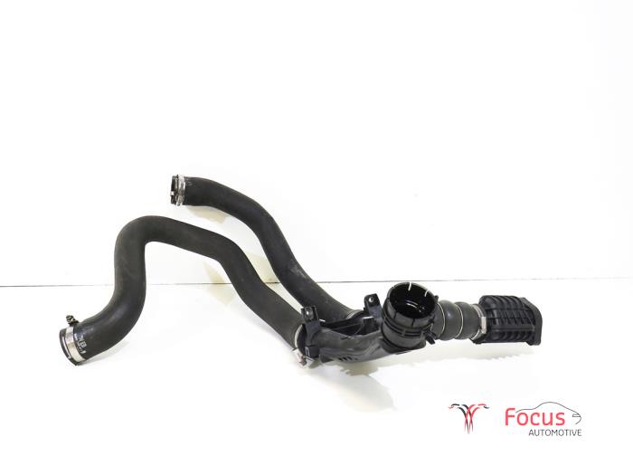 Gebrauchte Intercooler Rohr Peugeot 308 (L3/L8/LB/LH/LP) 1.6 BlueHDi 120 16V Preis € 30,00 Margenregelung angeboten von Focus Automotive