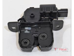 Used Tailgate lock mechanism Renault Captur (2R) 0.9 Energy TCE 12V Price € 13,99 Margin scheme offered by Focus Automotive