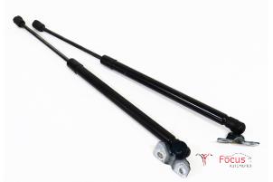 Used Set of tailgate gas struts Renault Captur (2R) 0.9 Energy TCE 12V Price € 14,95 Margin scheme offered by Focus Automotive