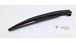 Used Rear wiper arm Renault Captur (2R) 0.9 Energy TCE 12V Price € 8,95 Margin scheme offered by Focus Automotive