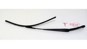 Used Front wiper arm Mercedes A (W176) 1.6 A-180 16V Price € 25,00 Margin scheme offered by Focus Automotive