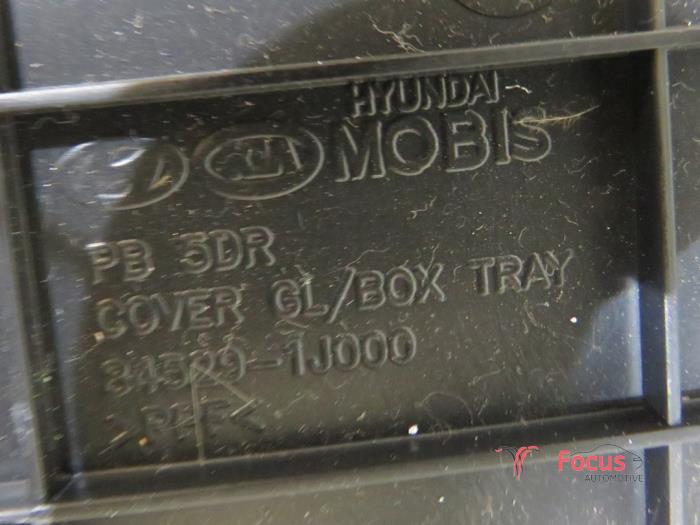 Glovebox from a Hyundai i20 1.2i 16V 2013