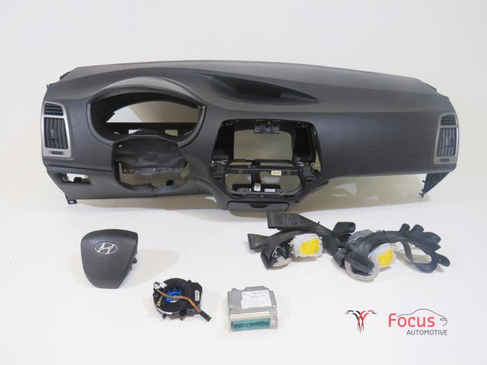 Airbag set + dashboard Hyundai i20 1.2i 16V 5WK43928