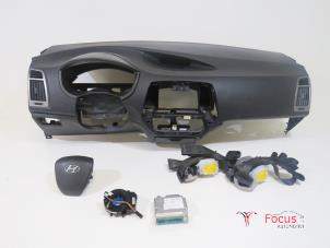 Usagé Airbag set + dashboard Hyundai i20 1.2i 16V Prix € 250,00 Règlement à la marge proposé par Focus Automotive