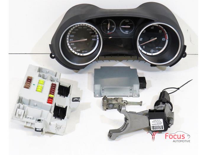 Used Ignition lock + computer Alfa Romeo Giulietta (940) 1.6 JTDm 16V Price € 145,00 Margin scheme offered by Focus Automotive