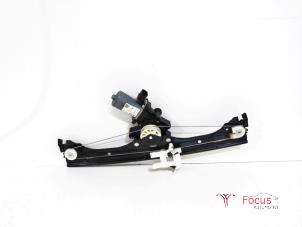 Używane Mechanizm szyby prawej przedniej wersja 2-drzwiowa Fiat 500 (312) 0.9 TwinAir 105 Cena € 35,00 Procedura marży oferowane przez Focus Automotive