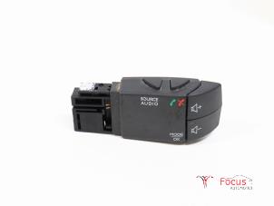 Used Steering wheel mounted radio control Renault Clio IV Estate/Grandtour (7R) 0.9 Energy TCE 12V Price € 8,95 Margin scheme offered by Focus Automotive