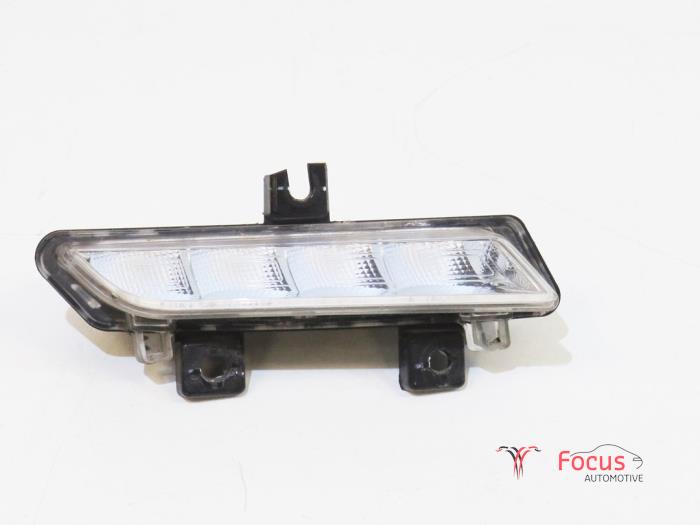 Daytime running light, right from a Renault Clio IV Estate/Grandtour (7R) 0.9 Energy TCE 12V 2015