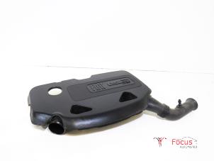 Używane Obudowa filtra powietrza Fiat 500 (312) 0.9 TwinAir 85 Cena € 29,95 Procedura marży oferowane przez Focus Automotive