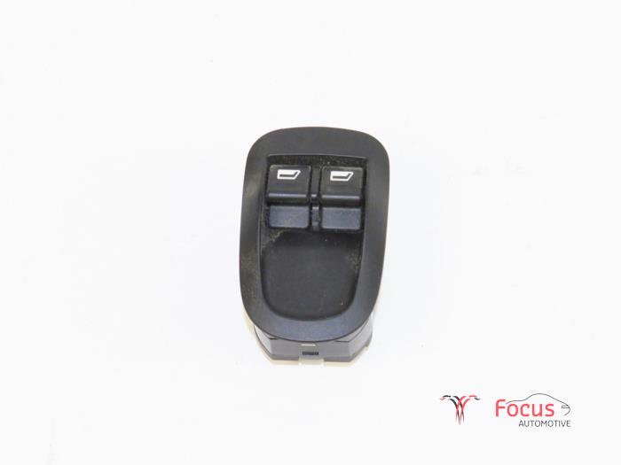Multi-functional window switch from a Peugeot 206+ (2L/M) 1.1 XR,XS 2012