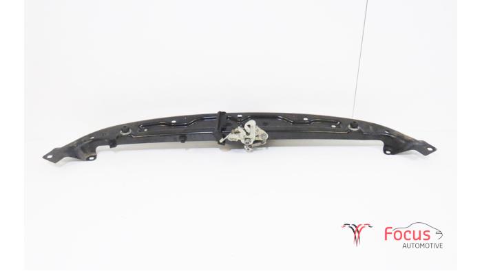 Plyta zamka przedniego z Peugeot 206+ (2L/M) 1.1 XR,XS 2012