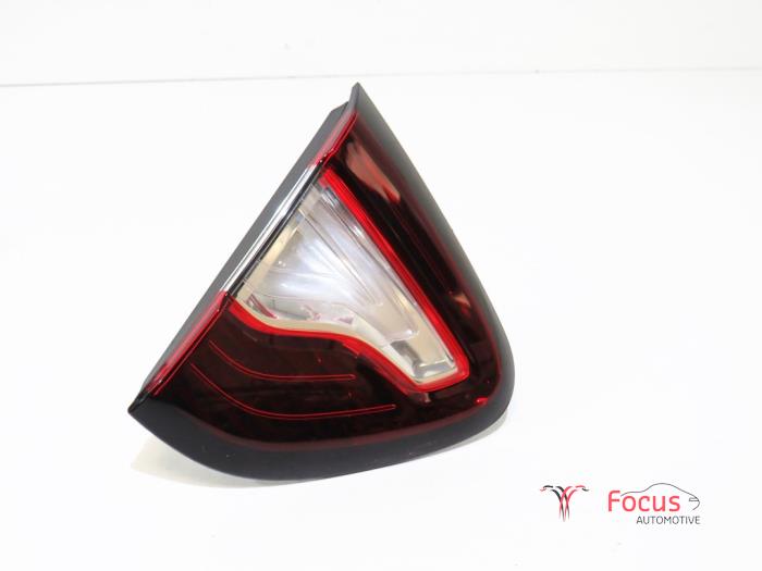 Tailgate reflector, left from a Renault Captur (2R) 0.9 Energy TCE 12V 2019