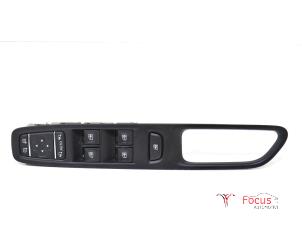 Usados Interruptor combinado de ventanillas Renault Captur (2R) 0.9 Energy TCE 12V Precio € 35,00 Norma de margen ofrecido por Focus Automotive