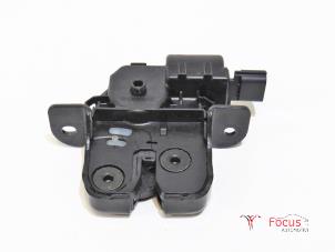 Used Tailgate lock mechanism Renault Captur (2R) 0.9 Energy TCE 12V Price € 25,00 Margin scheme offered by Focus Automotive