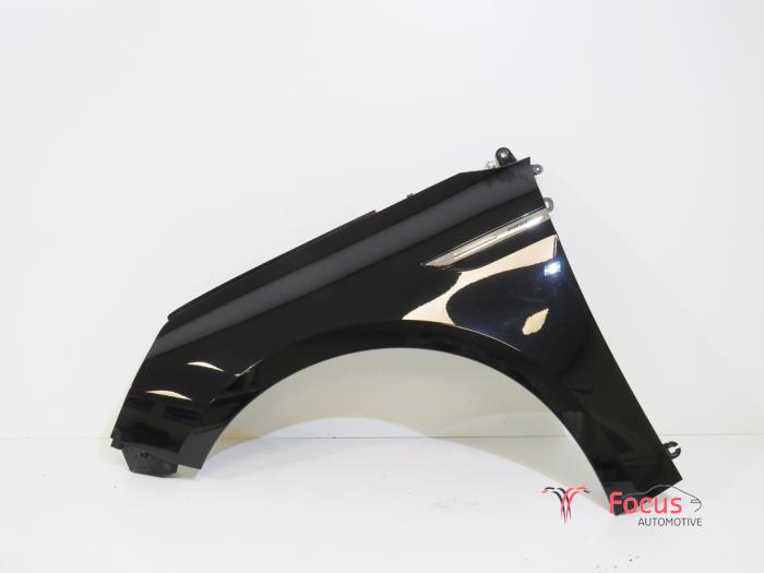 Front wing, left from a Renault Megane IV Estate (RFBK) 1.2 Energy TCE 100 2018