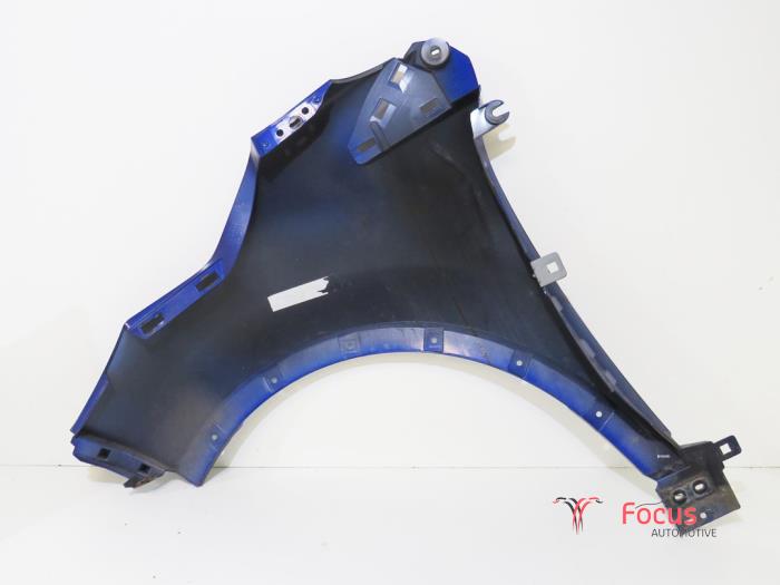 Front wing, right from a Renault Captur (2R) 0.9 Energy TCE 12V 2018