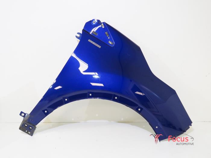 Front wing, right from a Renault Captur (2R) 0.9 Energy TCE 12V 2018
