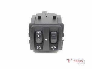 Usados Interruptor de luz Renault Twingo II (CN) 1.2 16V Precio € 7,95 Norma de margen ofrecido por Focus Automotive