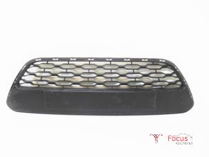 Used Bumper grille Kia Rio III (UB) 1.4 CRDi 16V Price € 40,00 Margin scheme offered by Focus Automotive