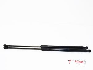 Used Set of tailgate gas struts Renault Megane IV Estate (RFBK) 1.2 Energy TCE 100 Price € 30,00 Margin scheme offered by Focus Automotive