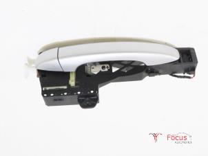 Used Rear door handle 4-door, right Renault Scénic IV (RFAJ) 1.2 TCE 115 16V Price € 51,00 Margin scheme offered by Focus Automotive
