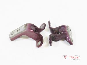 Used Front door hinge, right Peugeot 108 1.0 12V Price € 25,00 Margin scheme offered by Focus Automotive