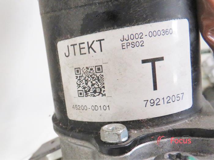 Power steering pump from a Toyota Yaris II (P9) 1.4 D-4D 2007